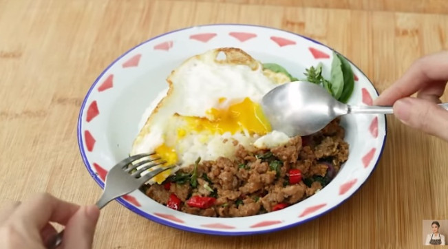 Resep Lezat Menu Sarapan Ayam Cincang Kemangi ala Chef Devina Hermawan